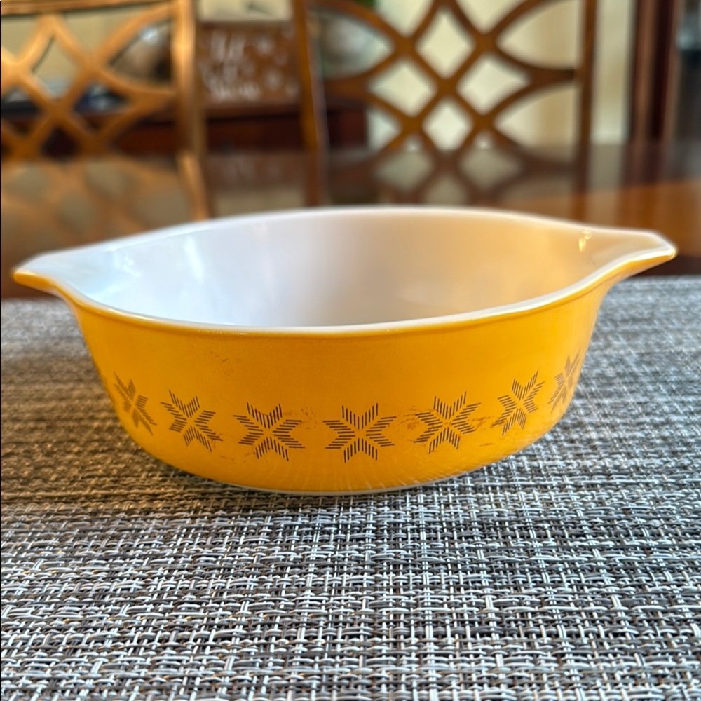 Pyrex Yellow and White Bakeware Dish